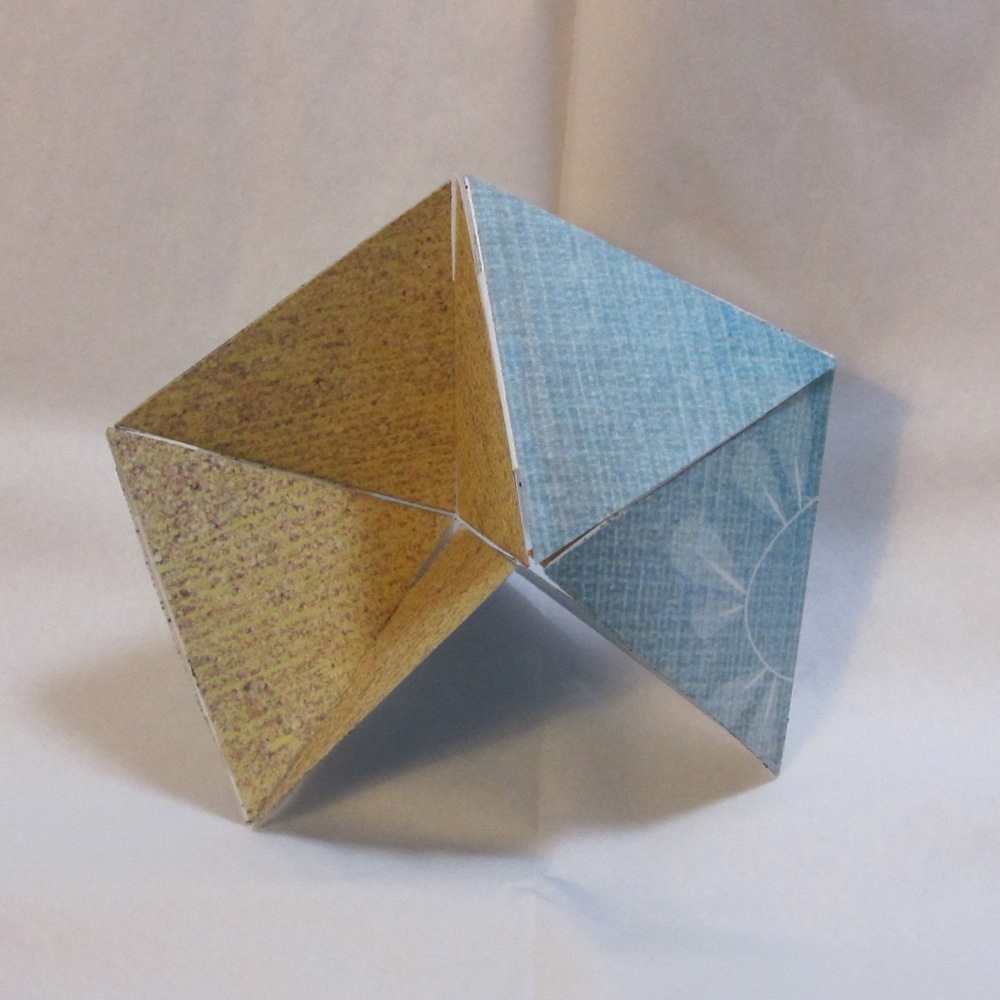 Carta origami flexahedron