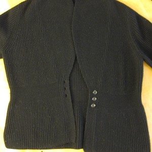 sweater front cleaned by electric pill remover