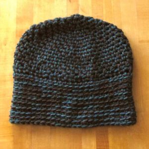 moss stitch hat layer on table