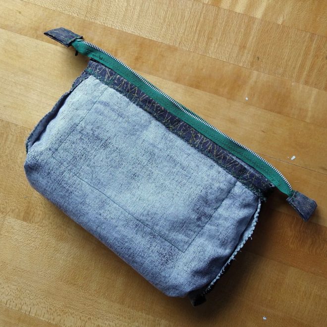 Stitching of pouch-joining pocket